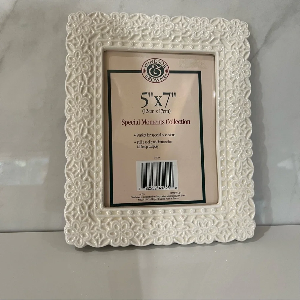 WINDSOR BROWNE SPECIAL MOMENTS CERAMIC FRAME